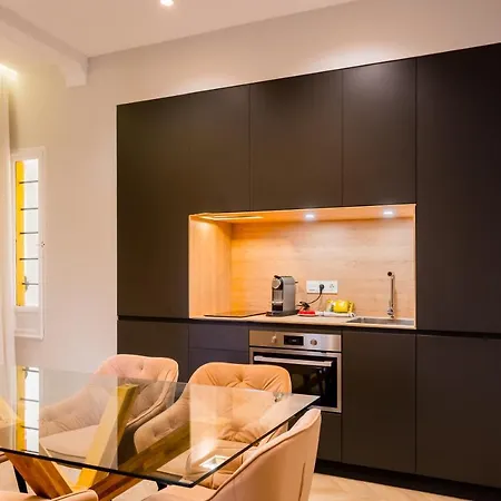 Elegant - 2 Bd 1 Bth - Center Seville
