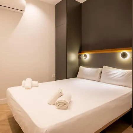 Elegant - 2 Bd 1 Bth - Center