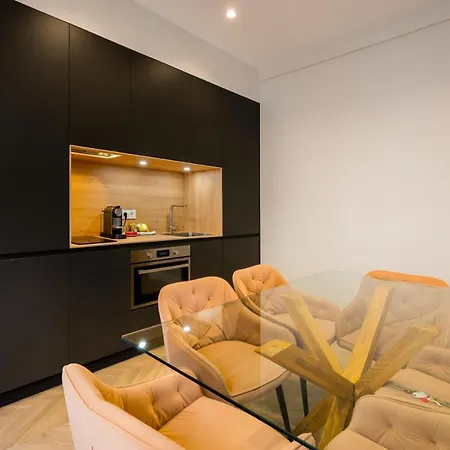 Elegant - 2 Bd 1 Bth - Center 아파트 *